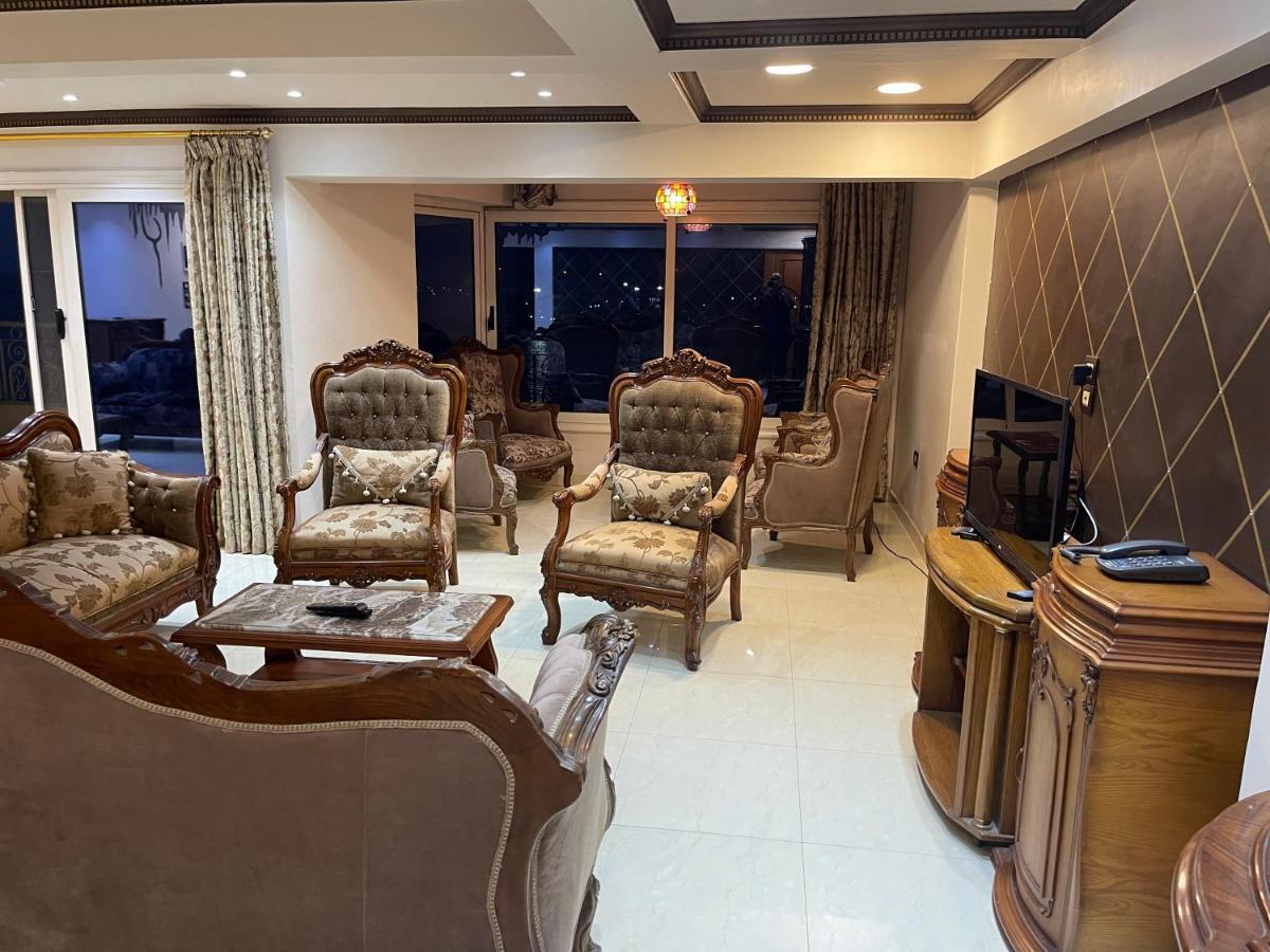 شقه مطله علي قناة السويس والبحر فيو رائع 702 Apartment Port Said