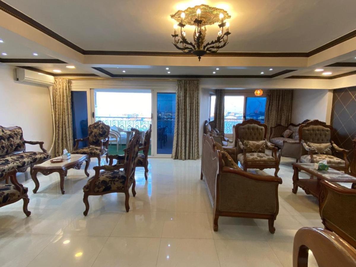 شقه مطله علي قناة السويس والبحر فيو رائع 702 Apartment