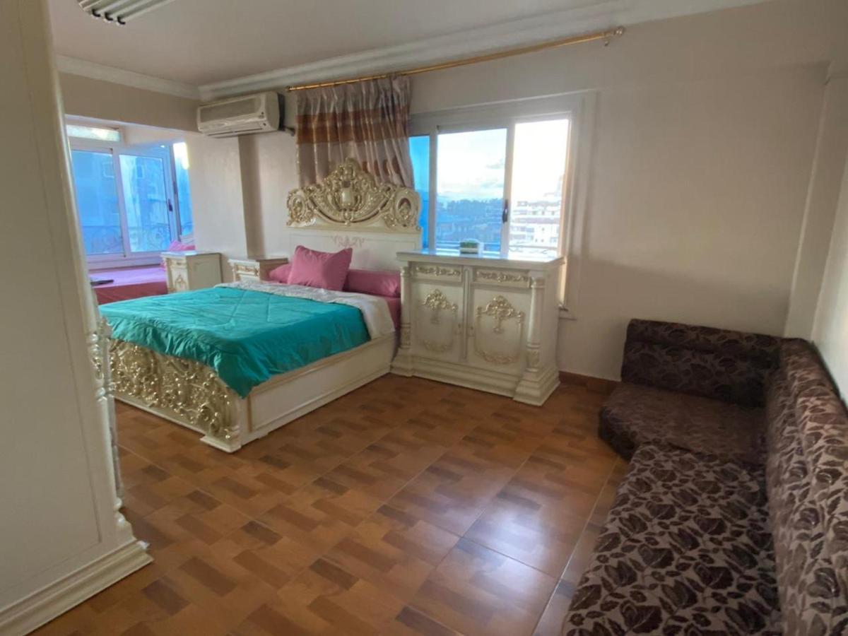 شقه مطله علي قناة السويس والبحر فيو رائع 702 Apartment