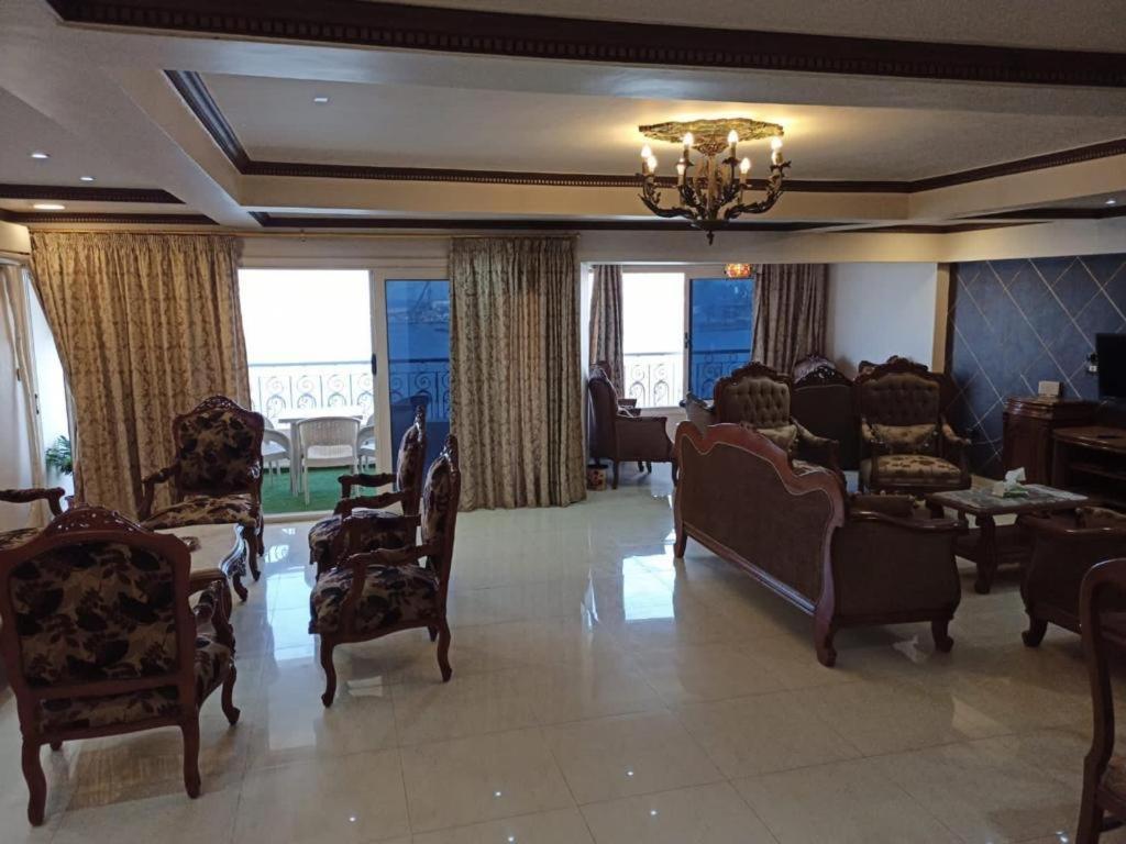 شقه مطله علي قناة السويس والبحر فيو رائع 702 * Port Said